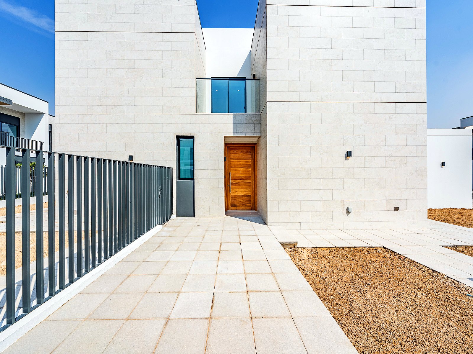 Prime Location | Private Garden | Vacant — photo 3